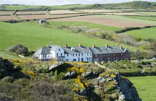 East Prawle Cabaña | Escape from it all! Coastguard cottage in AONB at Prawle Point with sea views