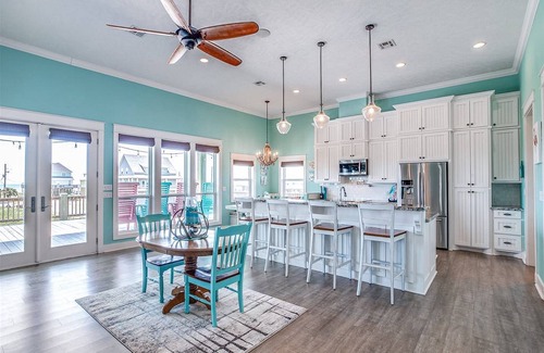 Port Bolivar Casa | Escape | Gulf Views | Tiki Bar | Sleeps 14