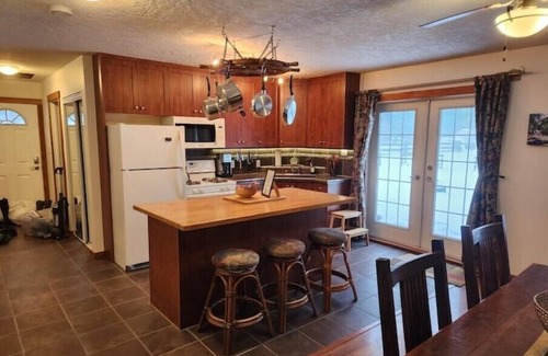 Lake Cowichan Cabaña | Stunning 2BR cottage on Vancouver Island in Natural Adventure Paradise!