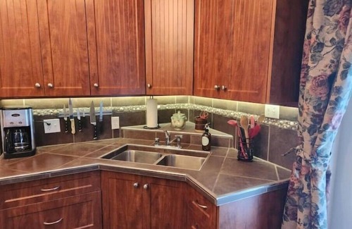 Lake Cowichan Cabaña | Stunning 2BR cottage on Vancouver Island in Natural Adventure Paradise!
