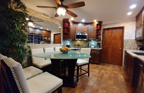 Las Vegas Villa | Villa 4br, gran piscina, jacuzzi, barbacoa, privacidad total cerca del centro de Las Vegas