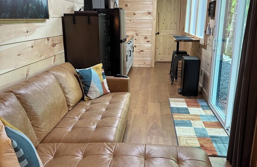 Stanton Cabina | ESCAPE!-In The Woods of Red River Gorge!-Hot Tub-High Speed WIFI!-Outdoor Shower