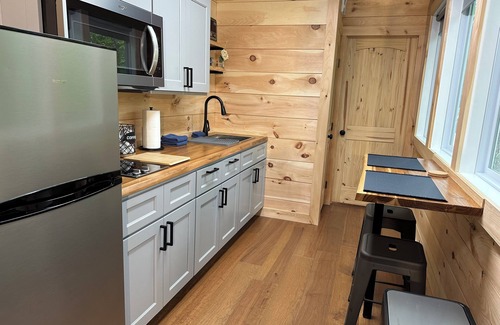 Stanton Cabina | ESCAPE!-In The Woods of Red River Gorge!-Hot Tub-High Speed WIFI!-Outdoor Shower