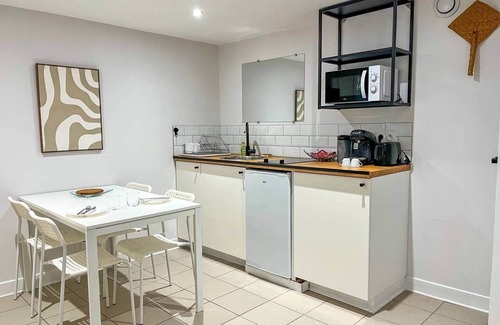 Tassin-la-Demi-Lune Apartamento | Escape: Jacuzzi & Sauna