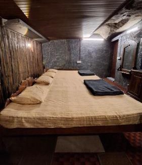 Kanthalloor Casa | Escape Natural Farm Stay - Cave