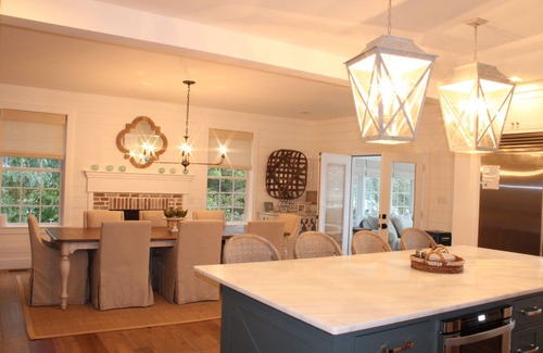 Moneta Casa | Escape Paradise! Gentle slope to the water, firepit, water skis, paddleboards