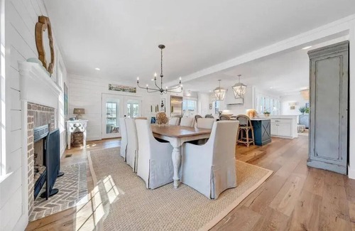 Moneta Casa | Escape Paradise! Gentle slope to the water, firepit, water skis, paddleboards