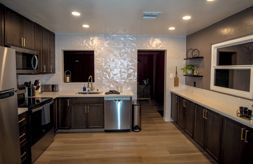Townsite Casa | Escape the Everyday and Delight your Senses, Full 2 Bedroom House