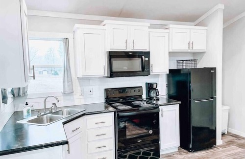Royal Casa | Escape the Hustle and Bustle- Close to town but outside of City Limits.