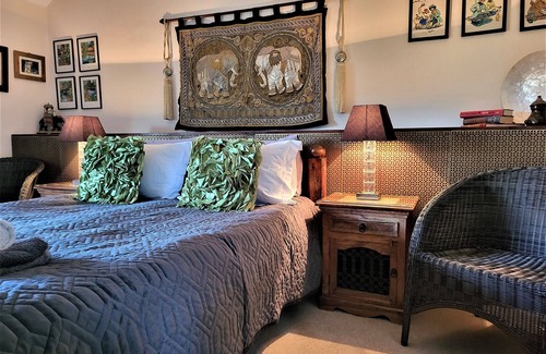 Dorchester Casa | a very English village - escape the ordinary - old riverside Inn