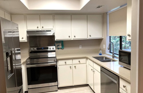 Saint Simons Island Casa | Escape the cold at 2BR home with WiFi, AC in fabulous Saint Simons Island, GA