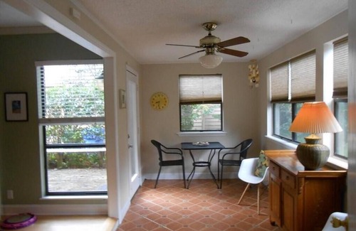 Saint Simons Island Casa | Escape the cold at 2BR home with WiFi, AC in fabulous Saint Simons Island, GA