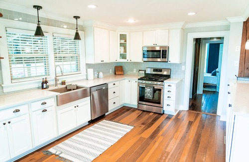 Columbia Casa | Escape to 1800 charm. 31ac Farm. Pond. Fire Pit.
