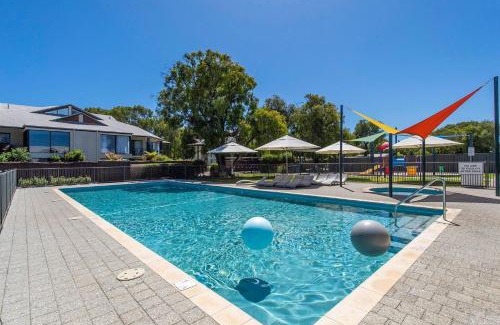 Broadwater Villa | Escape to 67 at Cape View