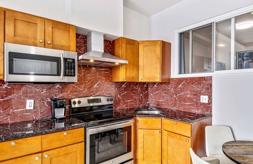 Chinatown Apartamento | Escape to a 2BD Apartment in the Heart of the City