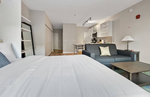 Crossroads Arts District Condominio | Escape to a Beautiful Oasis Just Moments from Kauffman Stadium 338