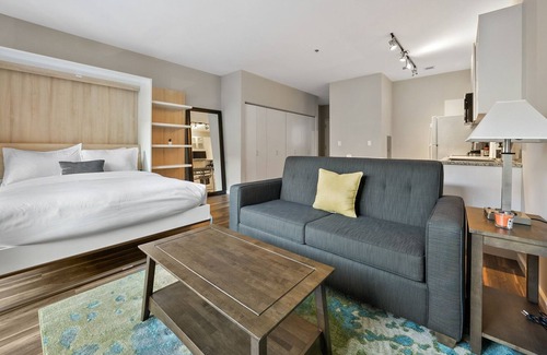 Crossroads Arts District Condominio | Escape to a Beautiful Oasis Just Moments from Kauffman Stadium 338