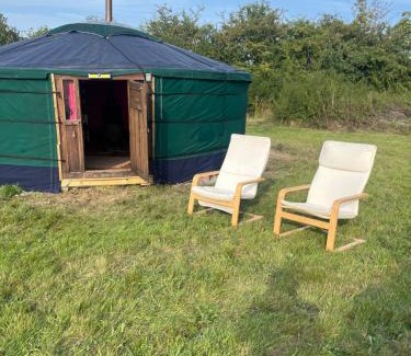 Wimbolds Trafford Otro | Escape to a cosy Yurt Retreat
