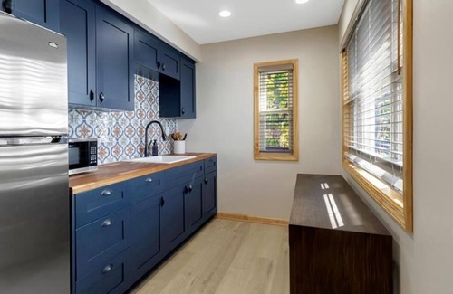 Youngstown Cabina | Escape to a Cozy Cabin on the River – Relax & Unwind!