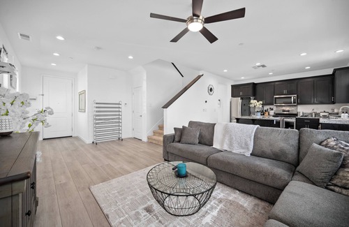 North Natomas Casa | Escape to a Dreamy and Stylish Home in Natomas!