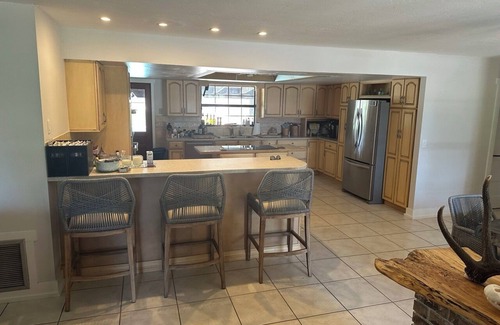 Englewood Casa | Escape to a Secluded 3-Bedroom Ranch Home with Pool, Billiards & Nearby Beaches