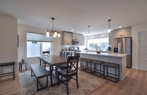 Newberg Casa | Escape to a Wine Getaway