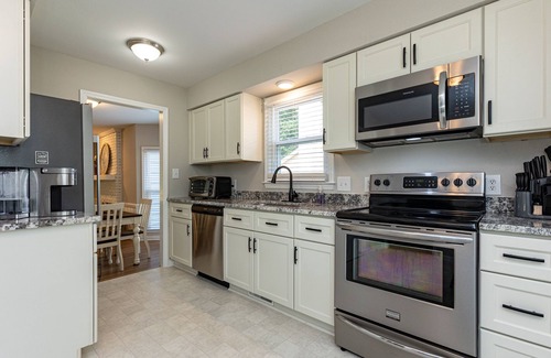 Northwest Raleigh Casa | Escape to Blue Wilderness: A stylish townhouse