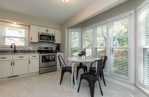 Northwest Raleigh Casa | Escape to Blue Wilderness: A stylish townhouse
