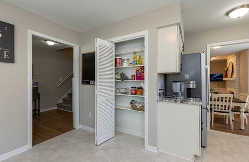 Northwest Raleigh Casa | Escape to Blue Wilderness: A stylish townhouse