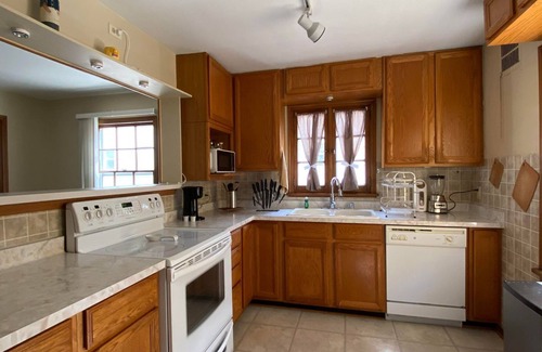 Wauwatosa Casa | Escape to Comfort: Live like a Local