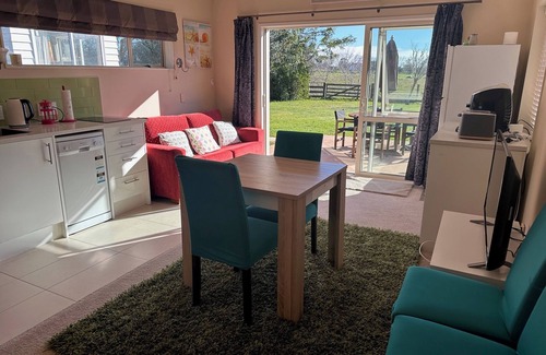 Whitford Casa | Escape to Country Retreat Near Beaches