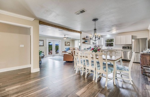 Brent Casa | Escape to Five Flags Retreat, Family & Pet Friendly