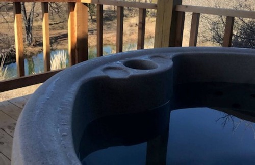Fredericksburg Cabina | Escape to Fredericksburg's charm, and stay in the Hill Country