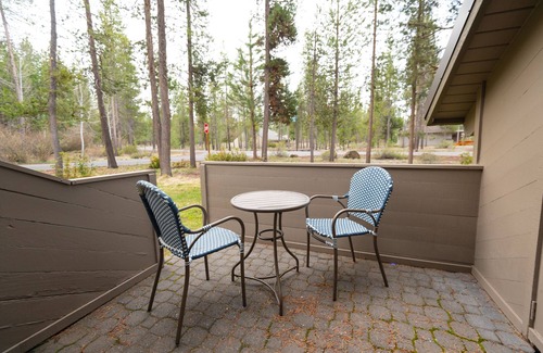 Tennis Village Casa | Tennis Village 18 - Sunriver Alquileres vacacionales por Sunset Lodging: 2 dormitorios, 2 baños Adosado en Sunriver, capacidad para 6