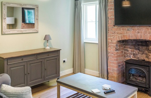 Saltmarshe Cabaña | Escape to Gardeners Cottage, a tranquil retreat on the Saltmarshe Hall Estate.
