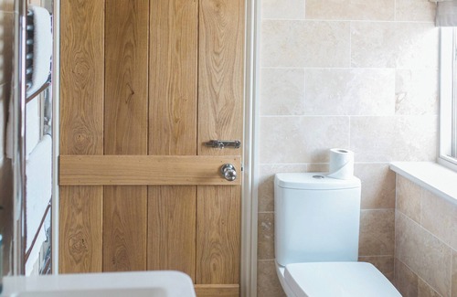 Saltmarshe Cabaña | Escape to Gardeners Cottage, a tranquil retreat on the Saltmarshe Hall Estate.