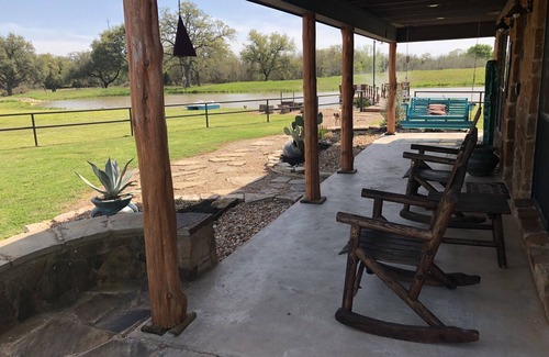 Giddings Casa | Vida en el campo en una casa privada