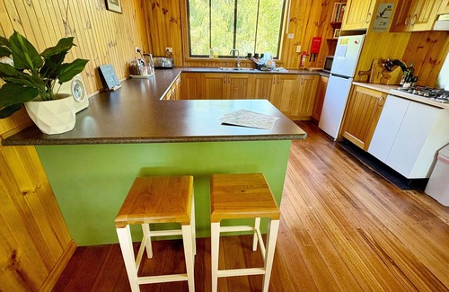Weldborough Cabaña | Escape to History & Nature! Peaceful & cosy 1890s cottage near MTB trails & pub.