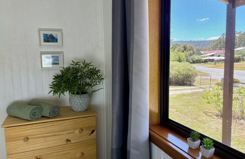 Weldborough Cabaña | Escape to History & Nature! Peaceful & cosy 1890s cottage near MTB trails & pub.