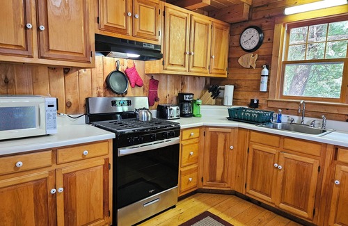 Willimantic Cabina | Escape to Howie's Camp: Unwind and Recharge at This Lakefront Log Cabin