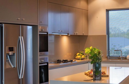 West Busselton Casa | Escape to Kings Cabin for laid-back coastal living and stunning ocean views.