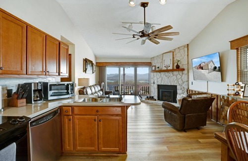 Young Harris Cabina | Escape to Lake Chatuge! Stunning views of the mountains and lake!