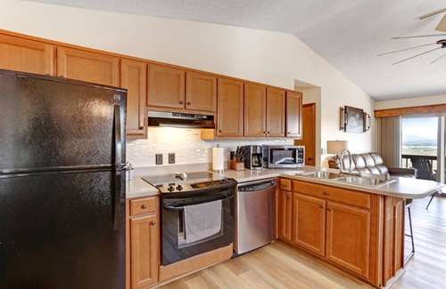 Young Harris Cabina | Escape to Lake Chatuge! Stunning views of the mountains and lake!