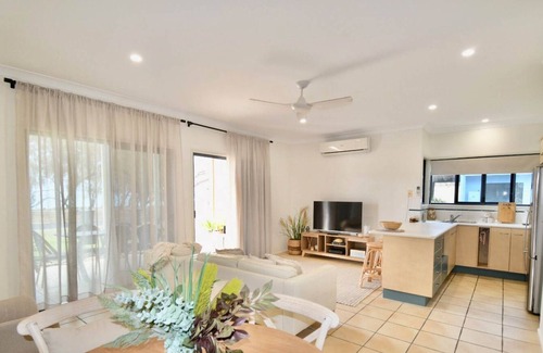 Woodgate Casa | Escape to Luxury by the Sea!