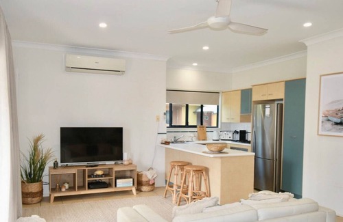 Woodgate Casa | Escape to Luxury by the Sea!