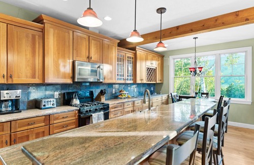 West Dover Chalet De Esquí | Escape to Mountainview Haven: Spacious Retreat with Hot Tub at Mount Snow
