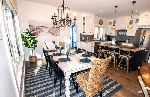 Seguin Cabaña | Escape to Muskoka Waterfront Cottage - Hot Tub & Private Beach!!