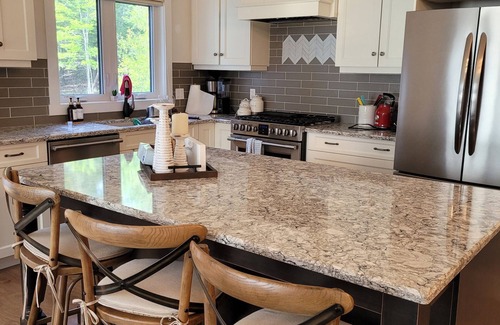 Seguin Cabaña | Escape to Muskoka Waterfront Cottage - Hot Tub & Private Beach!!