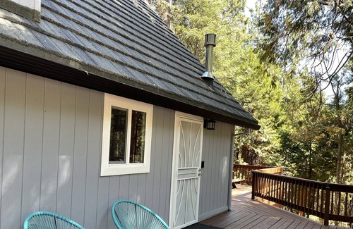 Pollock Pines Casa | Escape to Nature! Charming Tranquil Cabin w/ Hot Tub!
