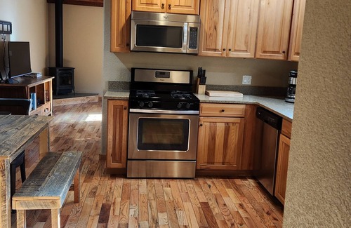 Trinity Center Condominio | Escape to Nature: Charming 3-Bedroom Cabin near Trinity Lake